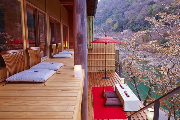This Week in Japan: B2B Sales, Resort Hotels, and ¥14M Tech Roles