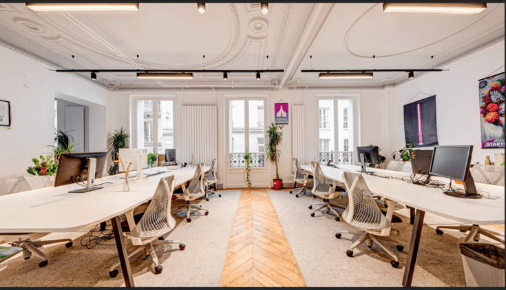 26 postes de travail disponibles