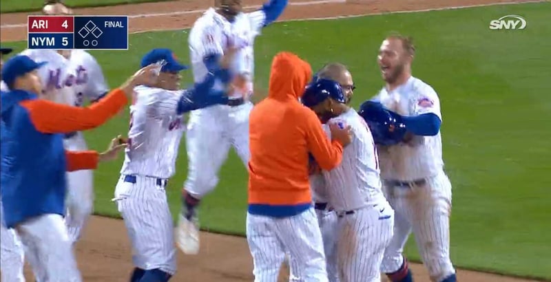 Mets Win a Wild One Over D-Backs