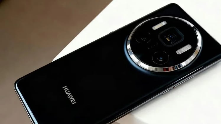 Huawei Mate 80 Pro Surfaces in the Wild with a Giant Camera Ring