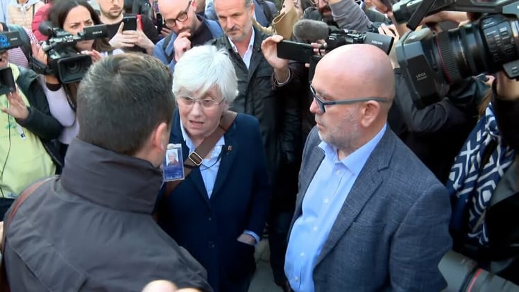 Els Mossos d’Esquadra detenen Clara Ponsatí en ple carrer a Barcelona