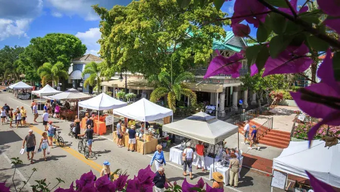 What’s Happening in Naples This Week: Markets, Music & Holiday Magic