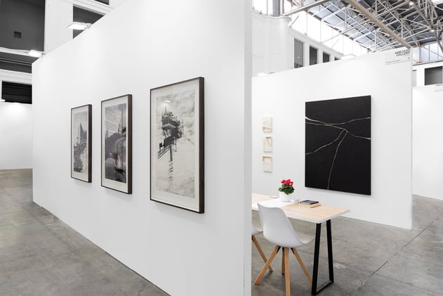 Rise to the Top: How to Get Noticed by Art Galleries