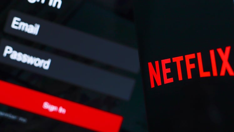 Netflix (NFLX) Falls 7% After Earnings on Guidance, Cash Flow