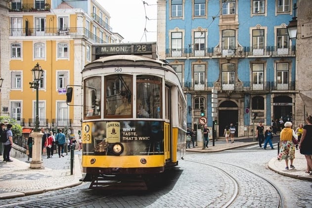 Toronto to Lisbon $1673 non-stop round trip business class on TAP (3/29/26 - 4/6/26)