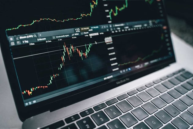 Grayscale Investments Accused of Dumping Altcoins Amid Market Sell-Off