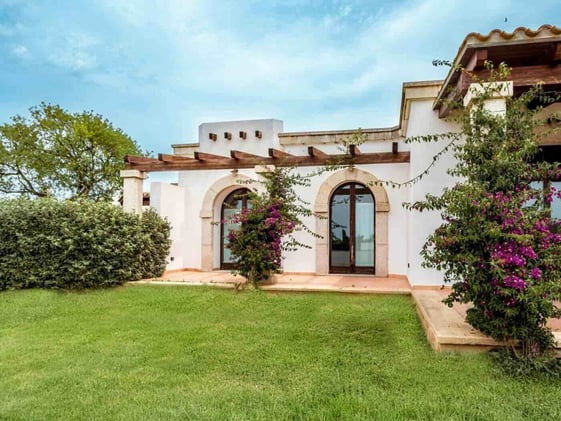 From €110k: Tourist Hotspots & Historic Gems