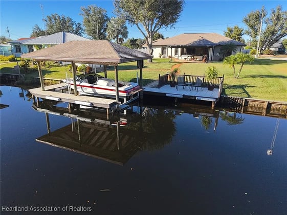 Lakefront Airbnbs & Private Sandy Beaches: 5 New Finds 🛶