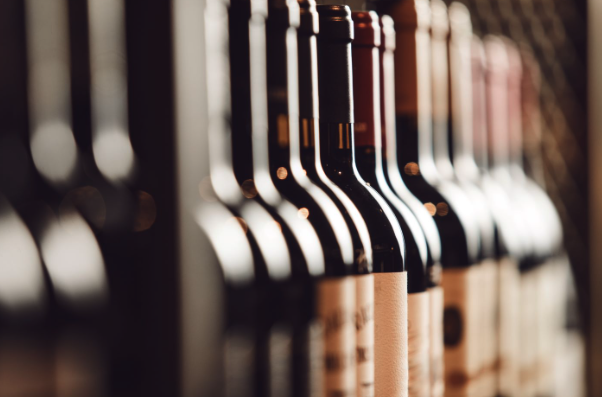 EU wine, spirits to see 15% US tariffs // Facing Difficulties, 6 Small California Wine Businesses Band Together 