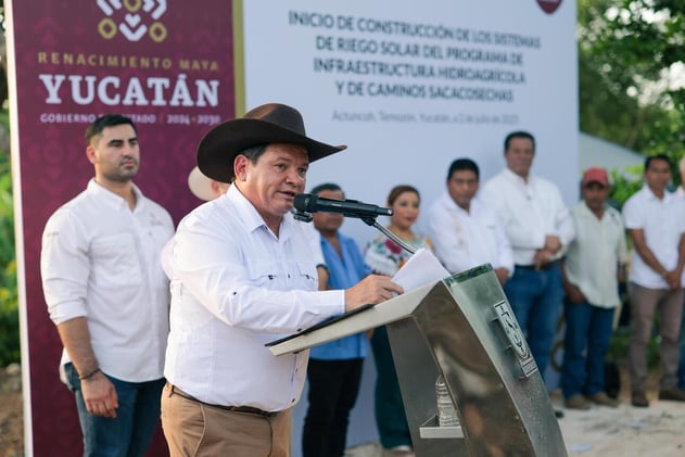 EL GOBERNADOR JOAQUÍN DÍAZ MENA PUSO EN MARCHA SISTEMAS DE RIEGO SOLAR EN TEMOZÓN