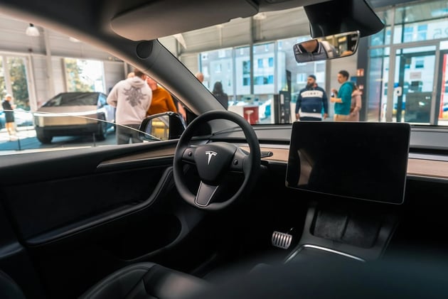 Tech Insights: 3D Printing Controversies, Streaming Crackdowns & Tesla's Robotaxi Expansion