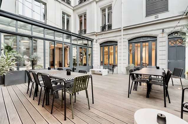 Entre 40 et 80 postes de travail disponibles