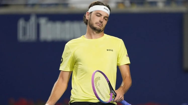 Fritz Smashes Racket Amid Injury Scare 