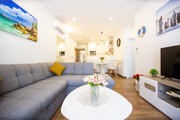 ๐ 2 Beds in EU from $712