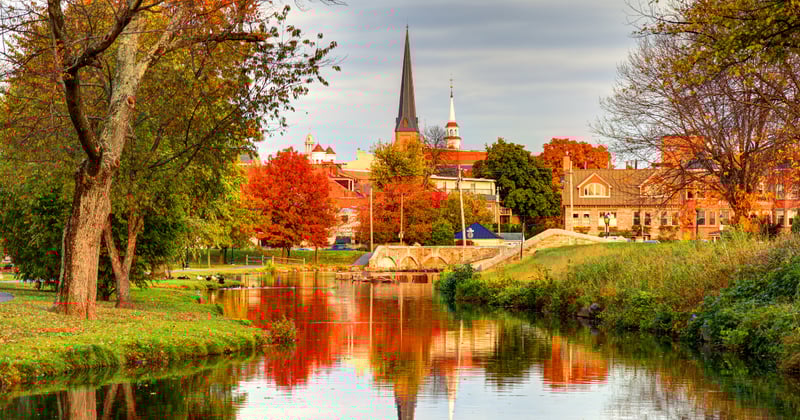 🌾 Your Frederick Weekend Guide: Ghost Walks, Good Food, and Fall Nights Out