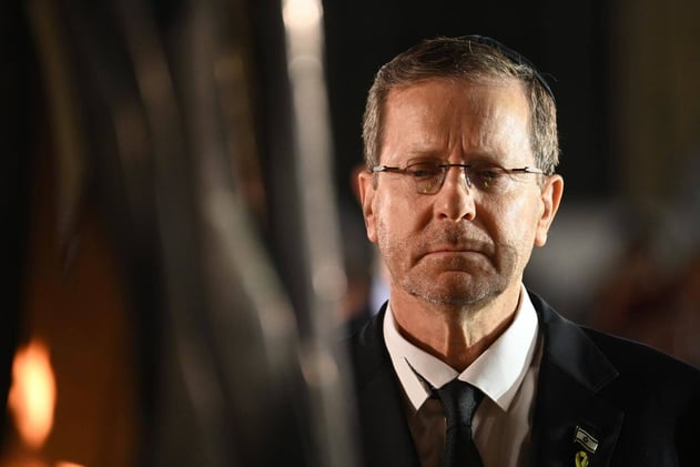 Herzog Voices Concern Over Christian Family Exodus from Israel