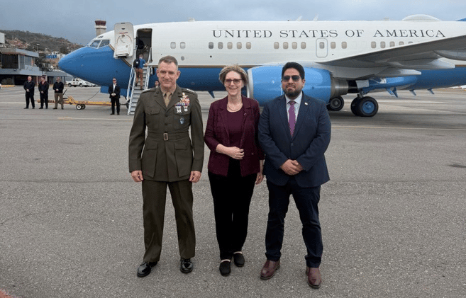 Llega jefe del Comando Sur a Venezuela