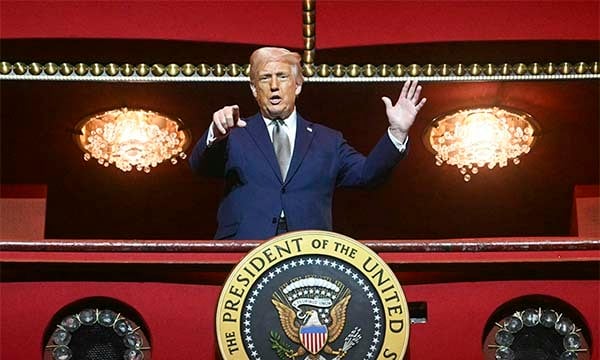 🟠 Trump Closes Kennedy Center