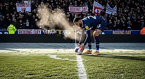 Set Pieces in Football Explained:-Corners, Free Kicks, and Throw-Ins