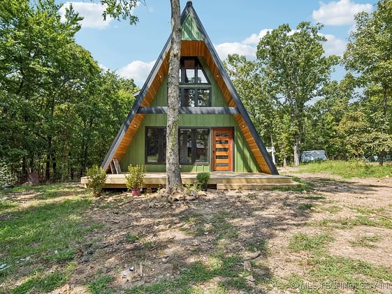 🌳 1.47-Acre Ranches and Secluded A-Frame Escapes
