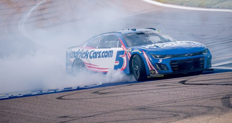 Kyle Larson Comes in Clutch at Phoenix