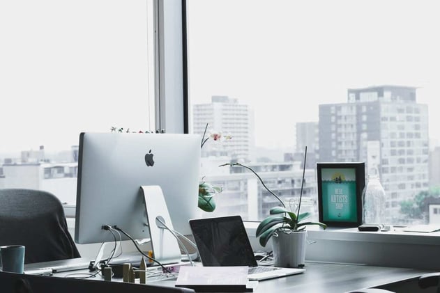 Top 5 Best Social Media Influencers to Follow on LinkedIn