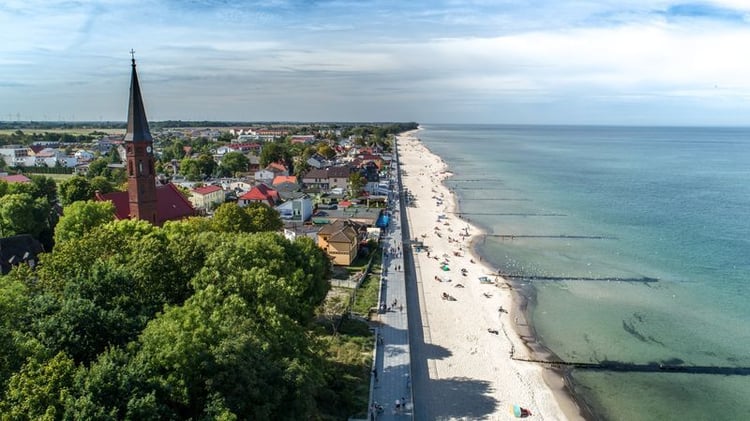 🏖️ Lato First Minute: Wakacje 50 m od plaży – im wcześniej, tym taniej!