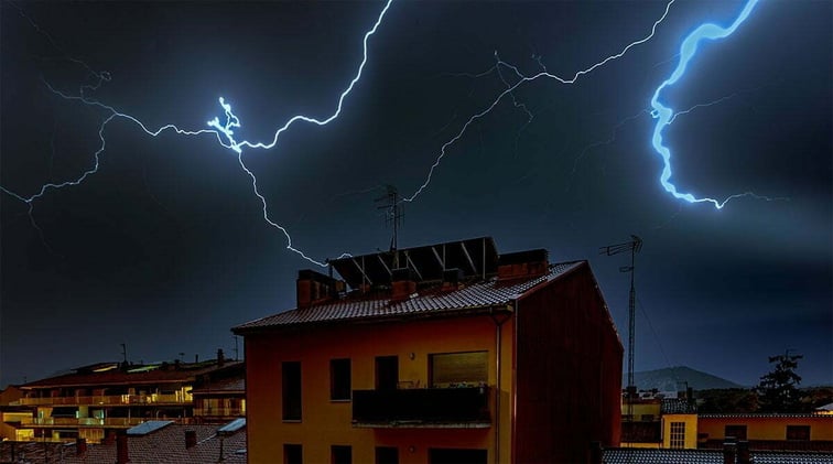 Nit de tempestes fortes a Catalunya, però amb poques incidències