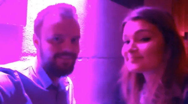Dos artistas filmaron su primera cita de Tinder