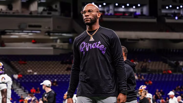 Pirate Brew 12/10: 35 Under 25 Coach Award