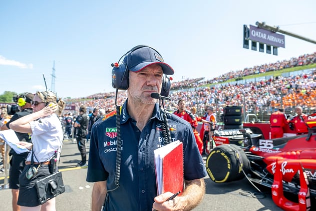 🏎️ Aston Martin approaches Adrian Newey 
