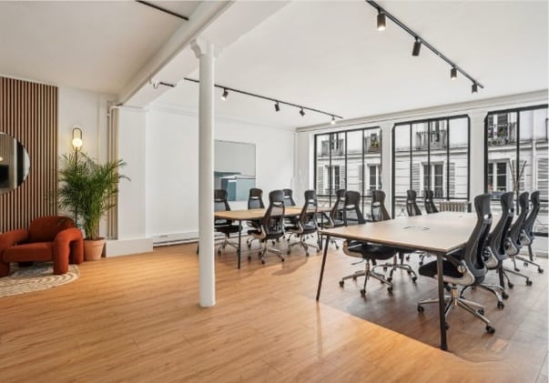 34 postes de travail disponibles