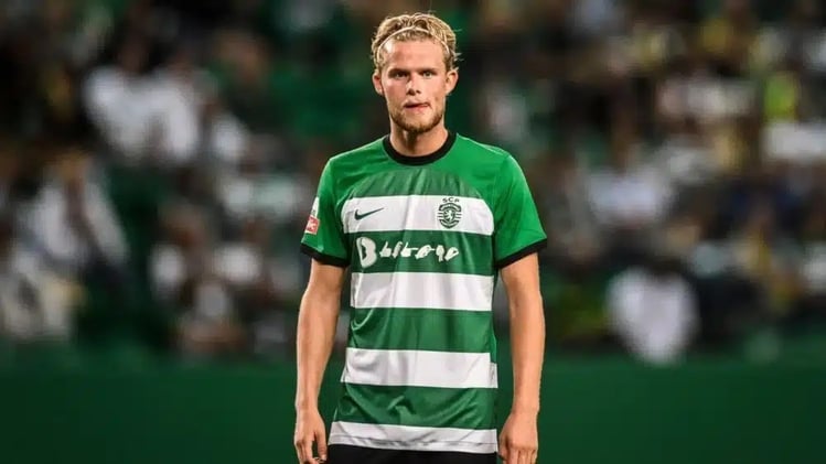 Let's find Manchester United a new midfielder