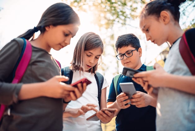 Israel Prohibits Phones in Elementary Schools to Improve Focus and Social Skills