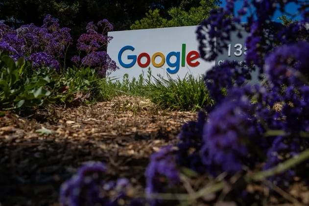 🍜 Google's getting sued over AI..