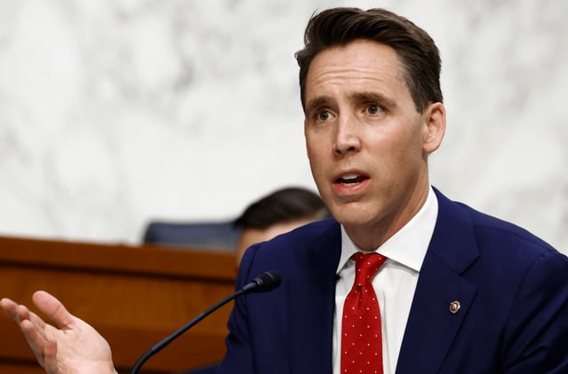Hawley Proposes Tax Rebates Using Trump’s Tariff Revenue