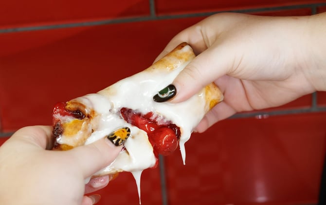 🦬 Someone Feed Rascal Flatts These Dessert Tacos