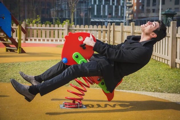 Cutie de lapte cu uger sau cum joaca inspiră soluții creative