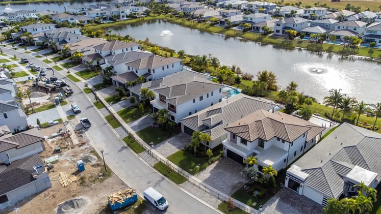 Mortgage refinancing rose again, but rates are now moving higher