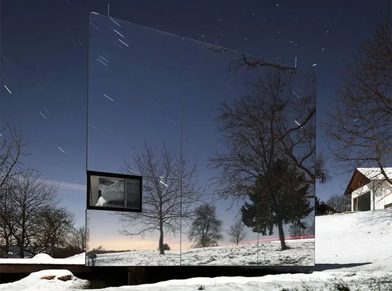 Crean una casa prefabricada invisible