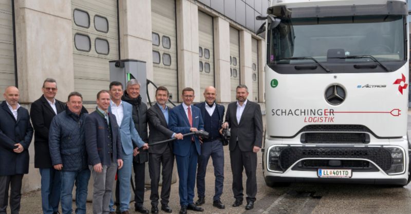 60 MWh Speicher für E-Lkw, 200 Miet-Trucks bei Juna und neue Tesla Semi Ladeparks