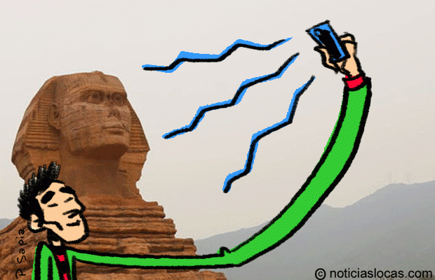 Crea un selfie stick con forma de brazo para pasar desapercibido