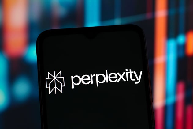 📲​ Perplexity planea preinstalar Comet AI en Smartphones y desafiar a Google
