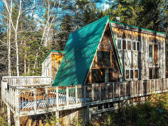 🍂 Secluded A-Frames in Prime Locations