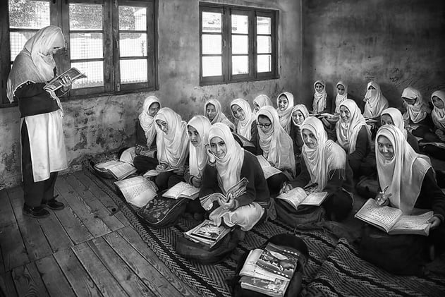 Techniques for Consistently Sharp Photos and Decoding Natural Light