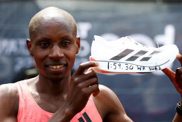 Superhuman Feat at London Marathon; Runner Carries 55 lbs 