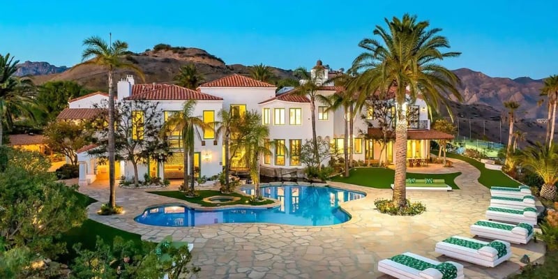 Epic Stays: These Airbnbs Feature America's Most Epic Pools