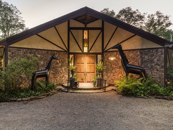 🏡 How About A Maximalist Retreat For Under $1 Million?