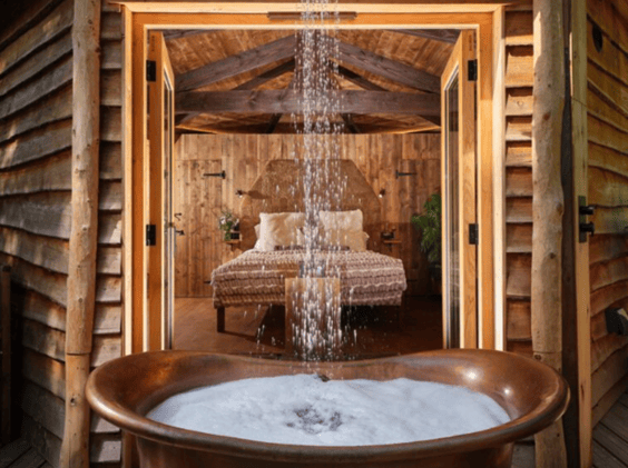 Treehouse with a bath and cinema 