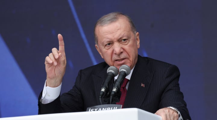 Erdogan Embraces Hamas, Snubs Western Allies